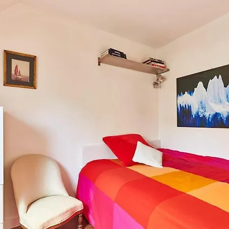 Duplex 5e Et 6e Etage En Plein Coeur De Montmartre *