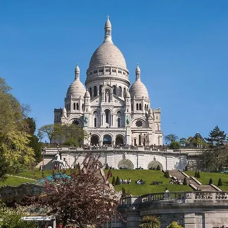 Duplex 5e Et 6e Etage En Plein Coeur De Montmartre * Paris
